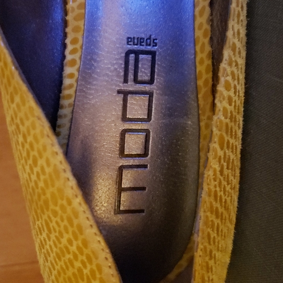 Moda Spana Yellow Snakeskin High Heels Peep Toe Size 8 Medium Never Worn - Picture 9 of 9